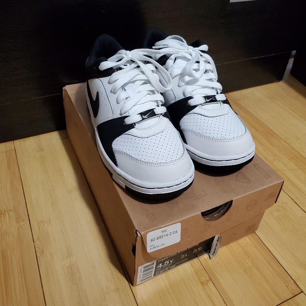 *SOLD* Nike B's Nike Prestige II - Picture 4 of 6